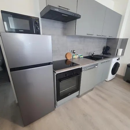 Apartment En Rdc - Entree Autonome - Immeuble Securise - Box Internet